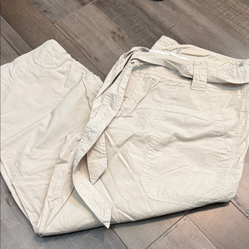 Women's Cream Capris with Belt